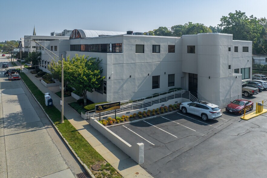 1320 Centre St, Newton, MA à louer - Photo du bâtiment - Image 2 de 15