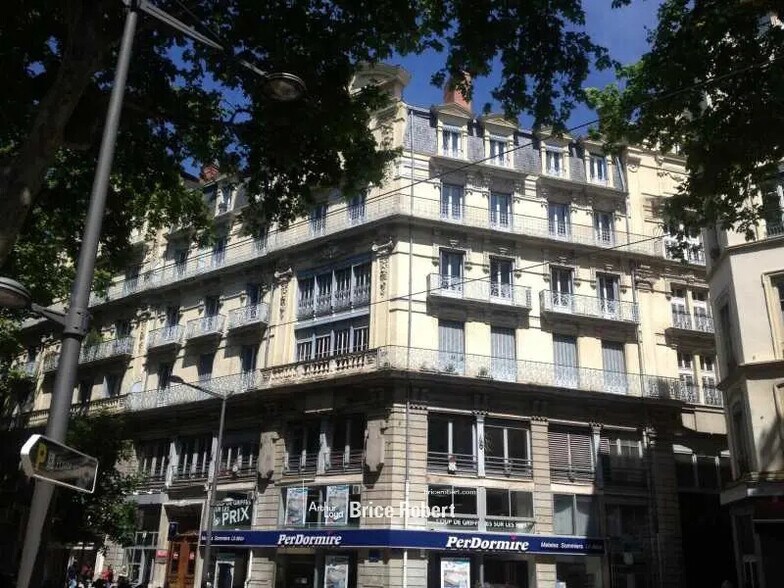 Bureau dans Lyon à louer - Photo du bâtiment - Image 2 de 2