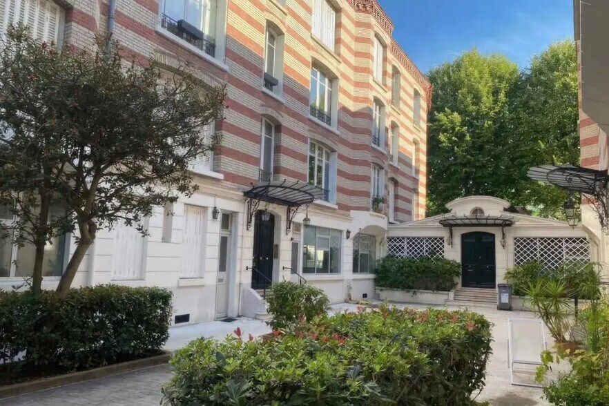 Bureau dans Neuilly-sur-Seine à vendre - Photo du bâtiment - Image 1 de 14