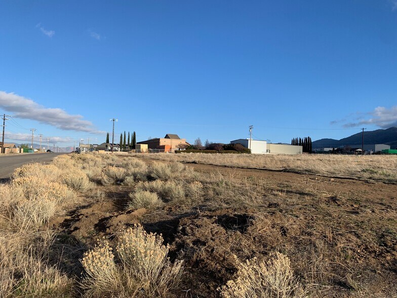 Commercial Ave, Tehachapi, CA à vendre - Photo principale - Image 1 de 12