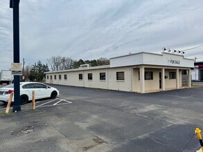 6161 Independence Blvd, Charlotte, NC à louer Photo du bâtiment- Image 1 de 6