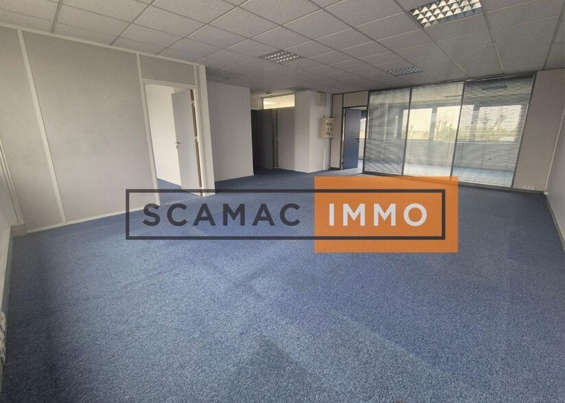 Office in Mitry-Mory for lease - Interior Photo - Image 2 of 7