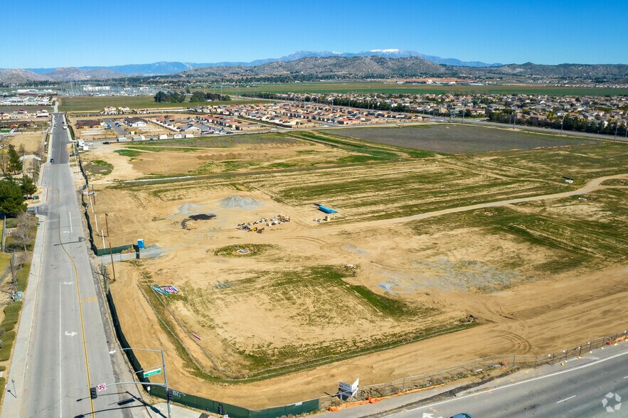 NEC McCall Blvd Junipero Rd, Menifee, CA à louer - Photo principale - Image 1 de 1