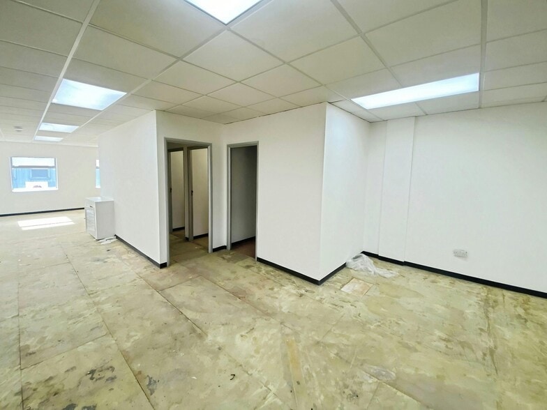 Southview Park, Reading for lease - Building Photo - Image 3 of 11