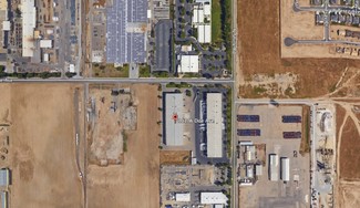 Plus de détails pour 7101 W Doe Ave, Visalia, CA - Industriel à louer