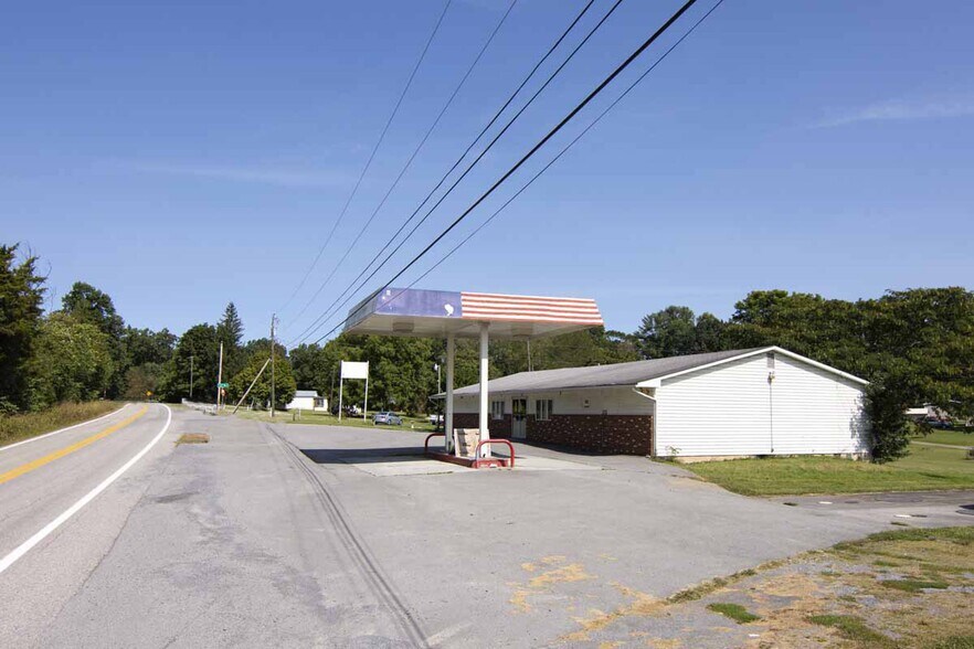 4830 Highland Trl, Alderson, WV à vendre - Photo du bâtiment - Image 2 de 48