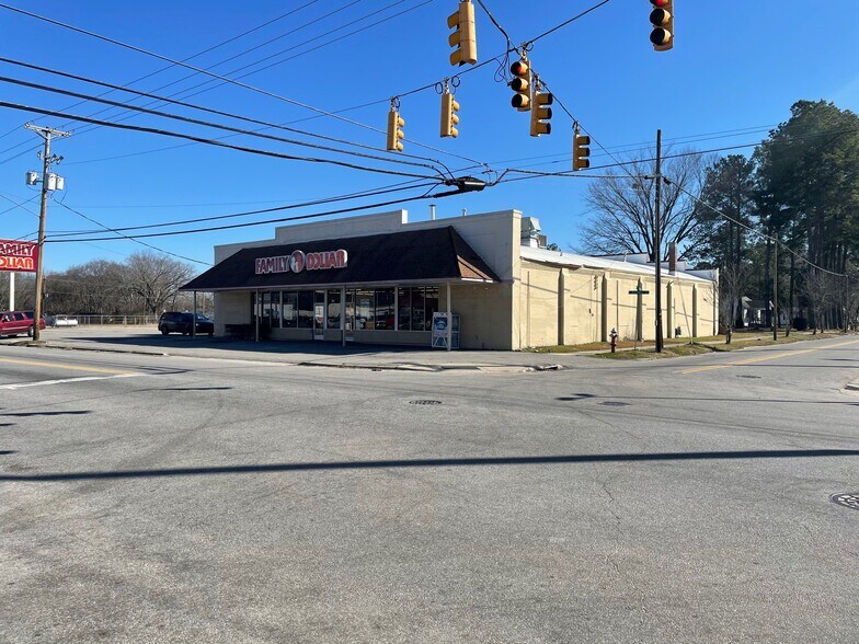 100 N Mcdaniel St, Enfield, NC à louer - Photo du bâtiment - Image 2 de 3