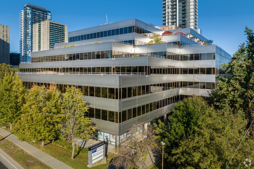 90 Sheppard Ave E, Toronto, ON à louer - Photo du bâtiment - Image 2 de 22