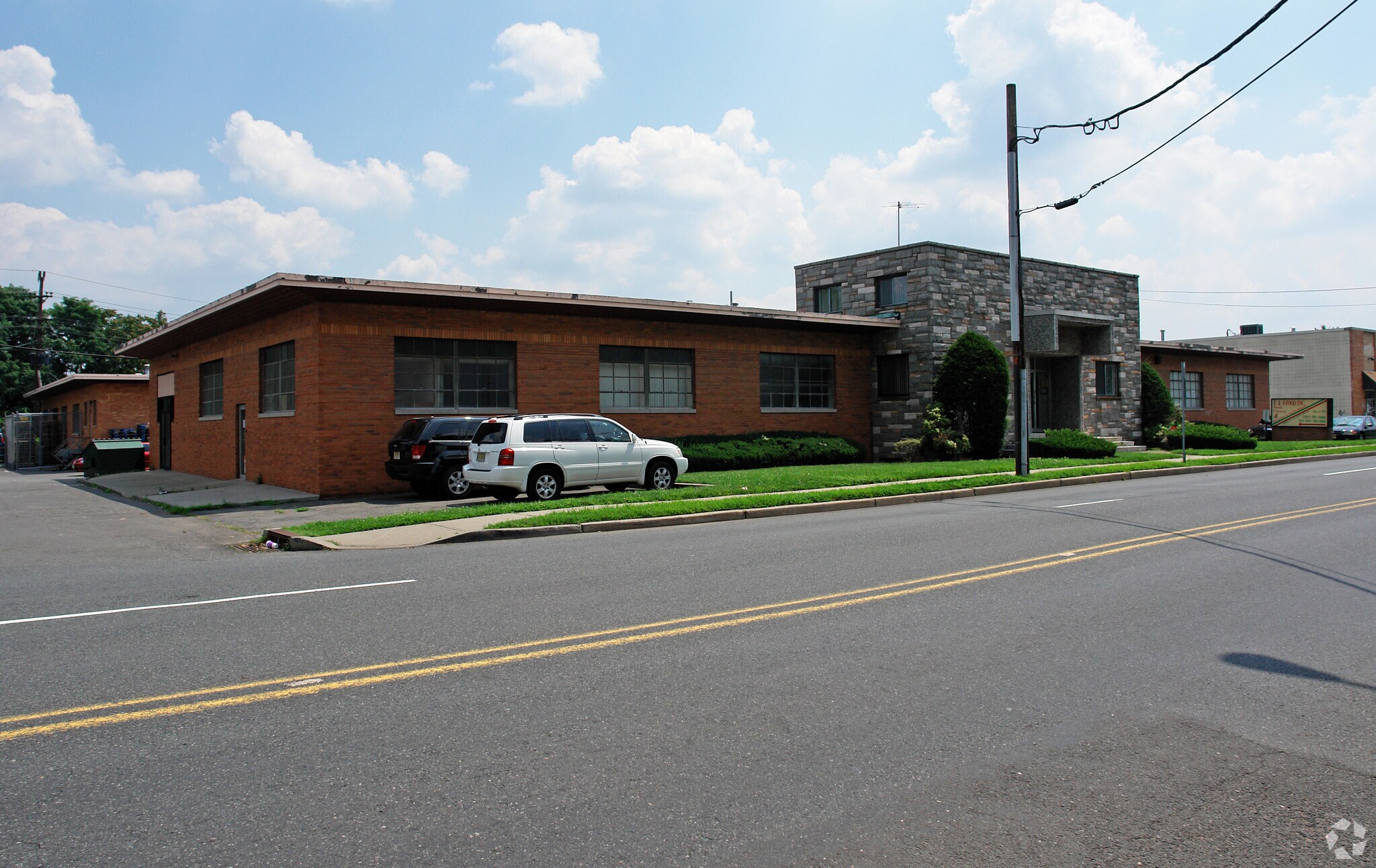 37 Midland Ave, Elmwood Park, NJ à louer Photo du bâtiment- Image 1 de 11