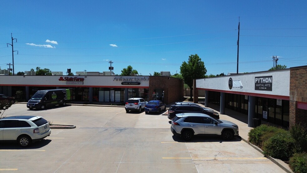 6444 NW Expressway St, Oklahoma City, OK à louer - Photo du bâtiment - Image 3 de 5