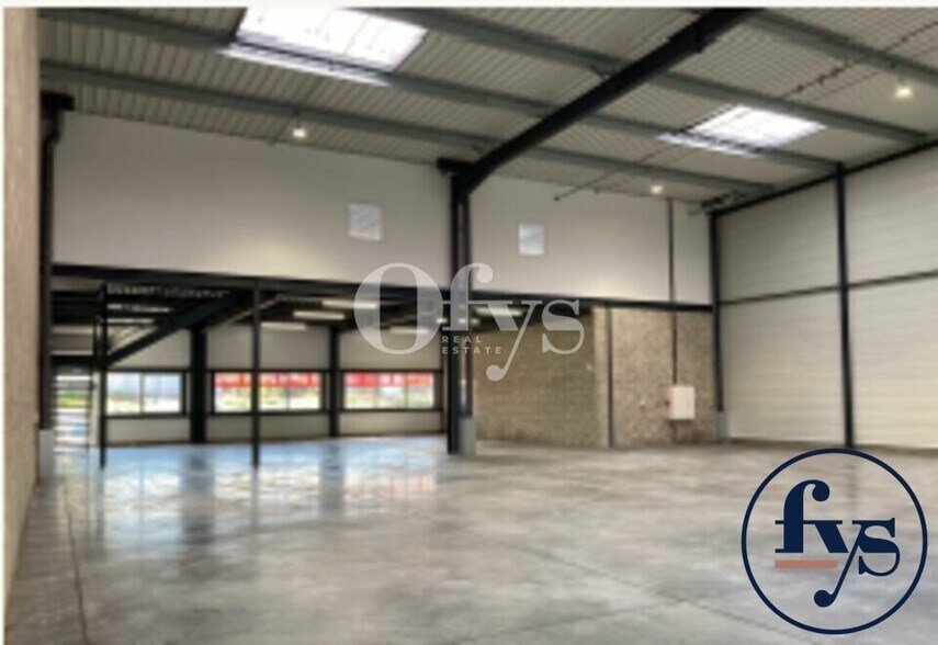 14 Rue Fulgencio Gimenez, Vaulx-en-Velin for sale - Building Photo - Image 2 of 10