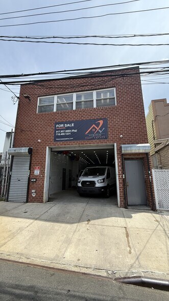 9011 130th St, Richmond Hill, NY à vendre - Photo du bâtiment - Image 2 de 11