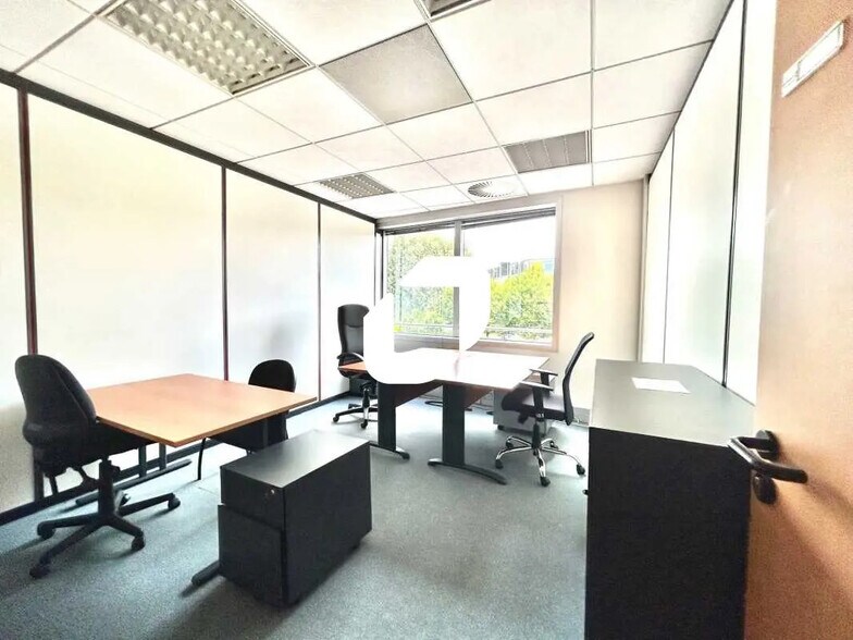Office in Villepinte for lease - Interior Photo - Image 3 of 3
