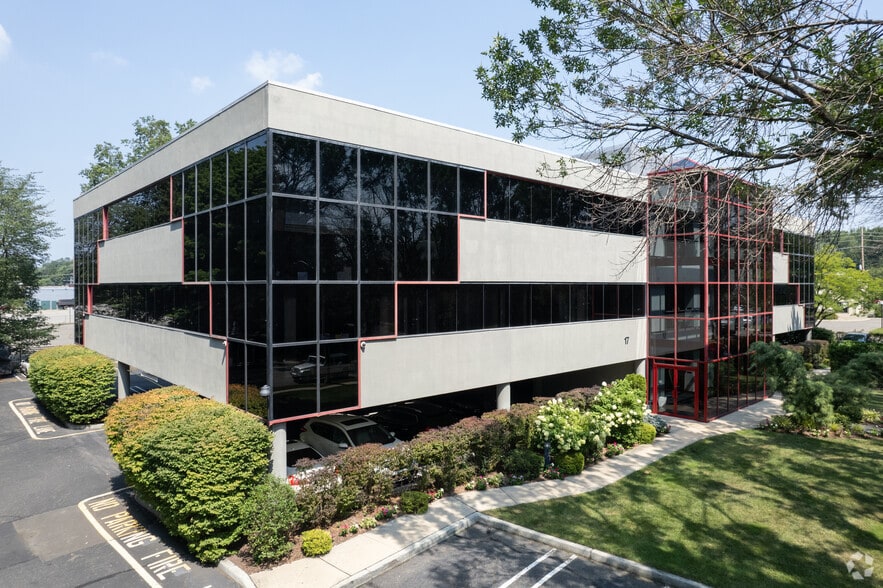17 Arcadian Ave, Paramus, NJ for lease - Building Photo - Image 1 of 6