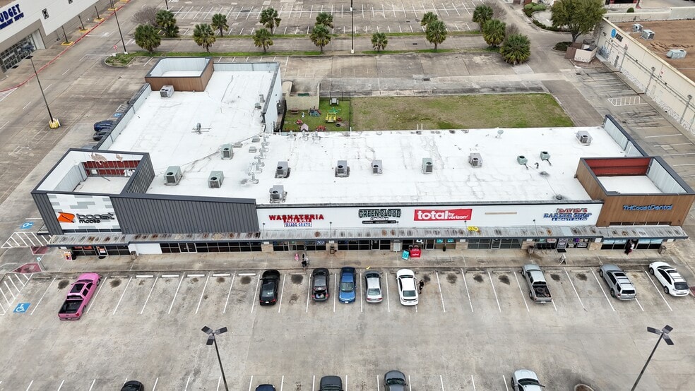 9404 W Sam Houston Pky S, Houston, TX for sale - Building Photo - Image 3 of 11