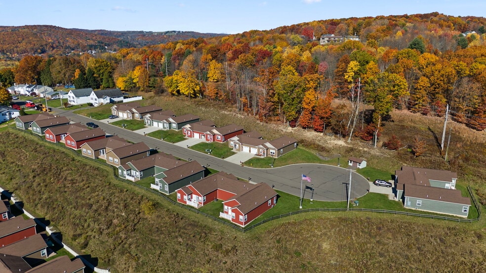 105 Skye Island Dr, Endicott, NY for sale - Building Photo - Image 3 of 7