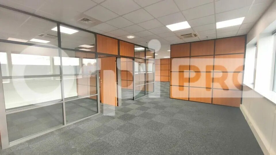 Industrial in Les Ulis for lease - Interior Photo - Image 3 of 5