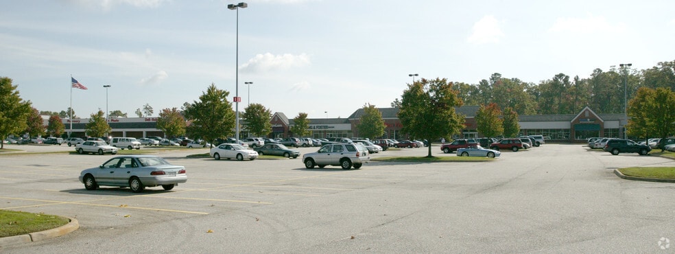 5005 Victory Blvd, Yorktown, VA for lease - Building Photo - Image 2 of 26