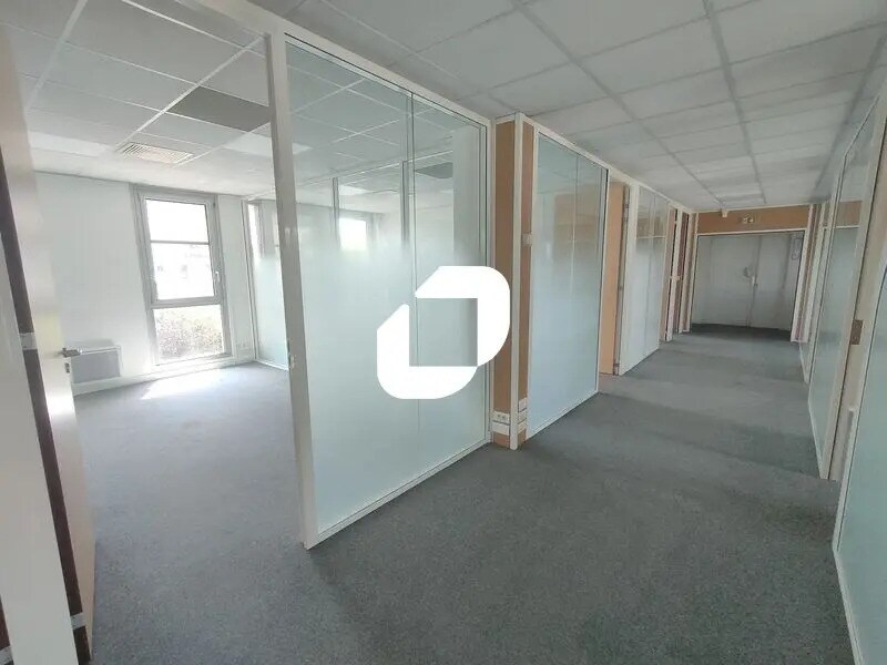Office in Vélizy-Villacoublay for sale Interior Photo- Image 1 of 39