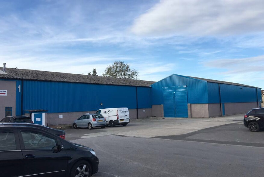 Headlands Trading Estate, Swindon for lease - Primary Photo - Image 1 of 1