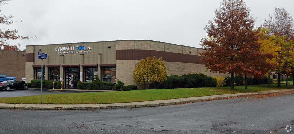 1550 Smithtown Ave, Bohemia, NY for sale - Building Photo - Image 3 of 8