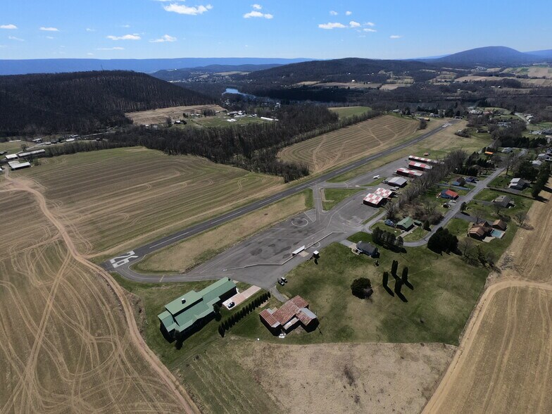 600 Airport Dr, Mifflintown, PA à vendre - Photo principale - Image 1 de 63