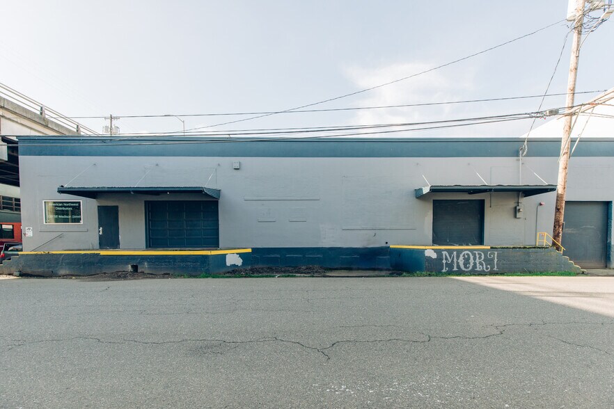 221-239 SE Madison St, Portland, OR à louer - Photo du bâtiment - Image 3 de 14