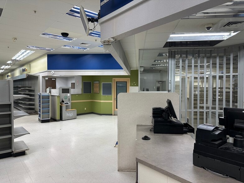 803 Montauk Hwy, Shirley, NY à louer - Photo du bâtiment - Image 2 de 15