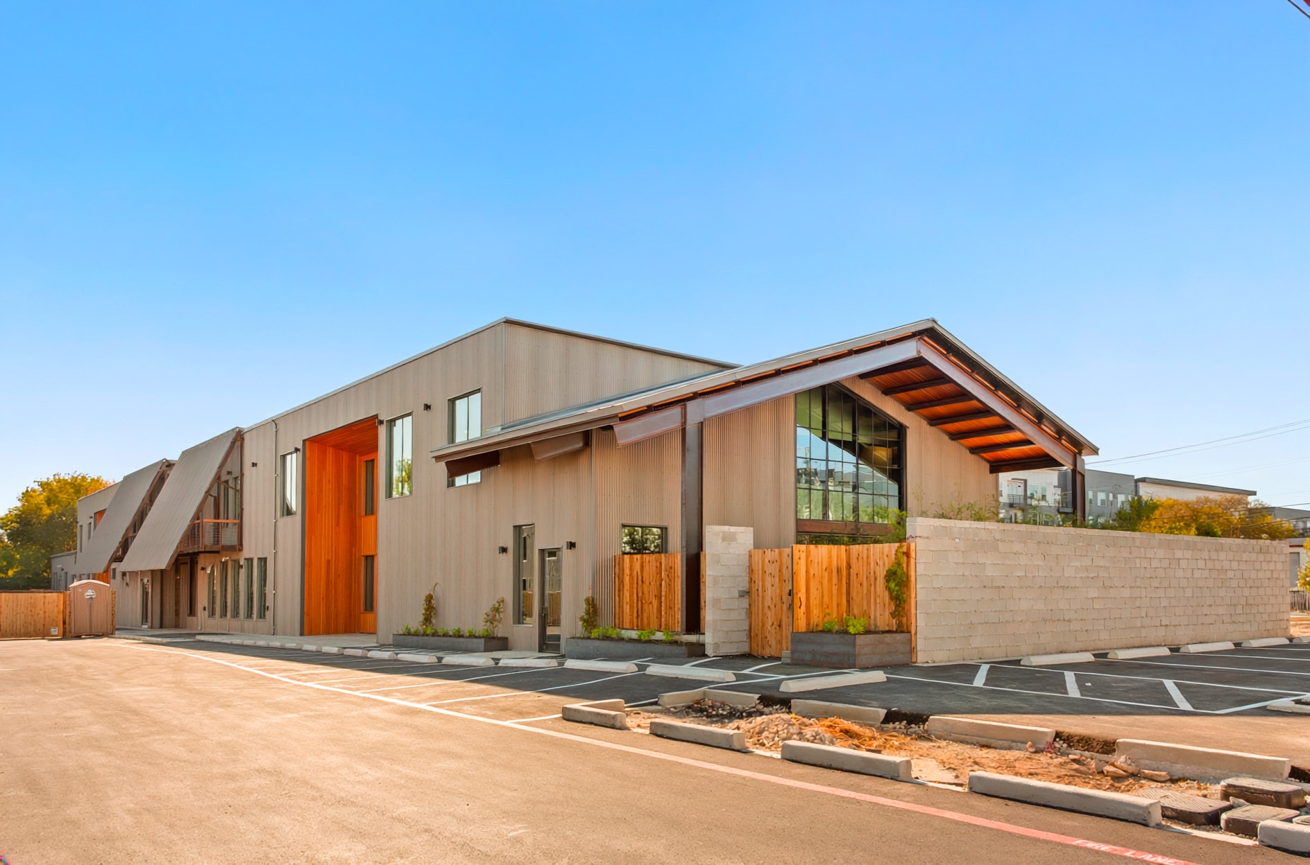 201-207 E Saint Elmo Rd, Austin, TX for lease Primary Photo- Image 1 of 10