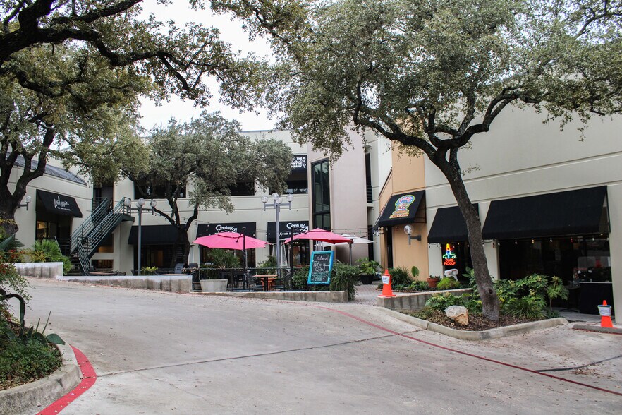 11800-11874 Wurzbach Rd, San Antonio, TX à louer - Photo du bâtiment - Image 2 de 20