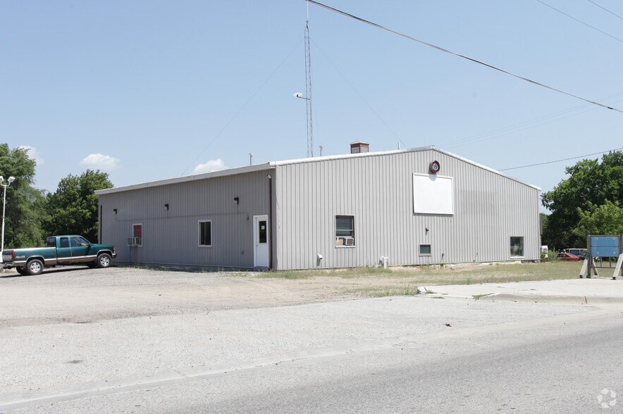 1365 E Main St, Edmore, MI à vendre - Photo du bâtiment - Image 2 de 2
