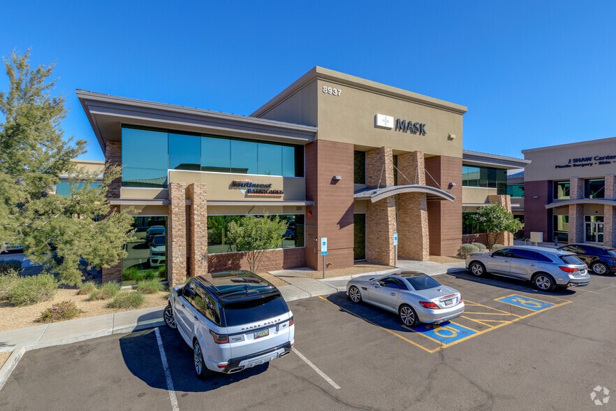 8937 E Bell Rd, Scottsdale, AZ à louer - Photo du bâtiment - Image 2 de 5