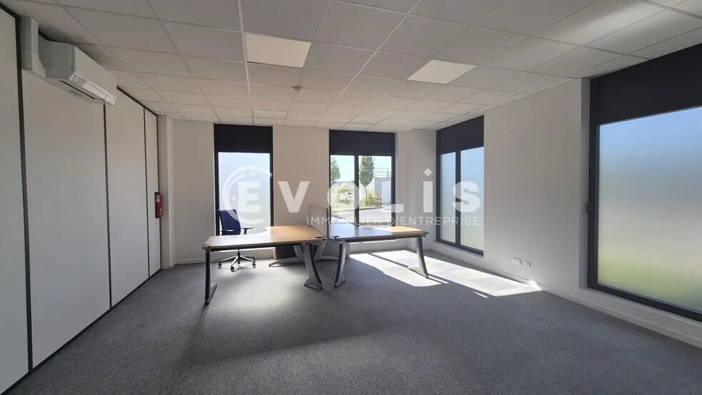 Office in Collégien for lease - Interior Photo - Image 3 of 6