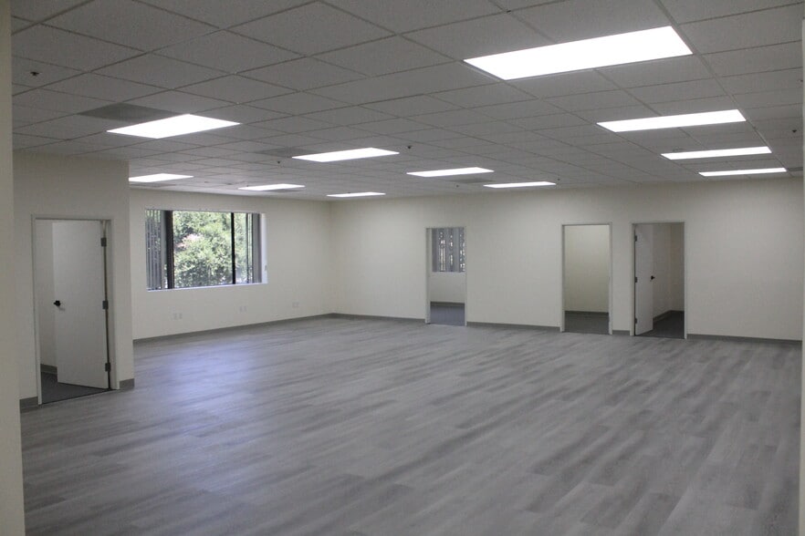 101 Hodencamp Rd, Thousand Oaks, CA for lease - Interior Photo - Image 3 of 6