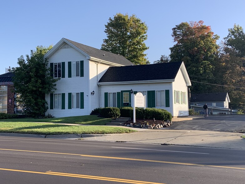 410 W Grand River Ave, Brighton, MI for lease - Building Photo - Image 1 of 5