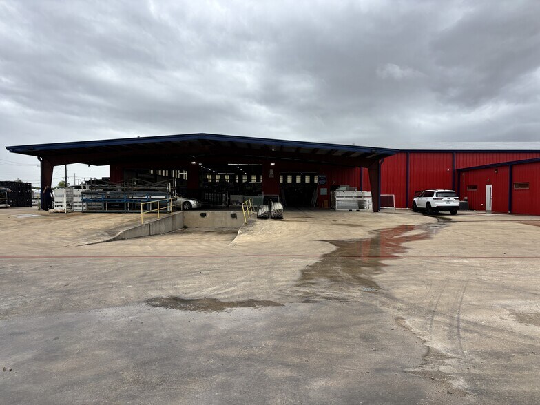 205 Mustang Cv, Taylor, TX à vendre - Photo du bâtiment - Image 3 de 11