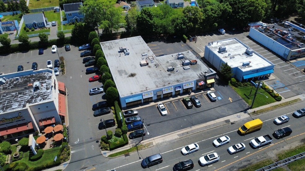 516 Walt Whitman Rd, Melville, NY for sale - Building Photo - Image 3 of 9