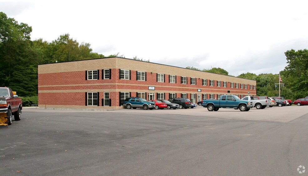 185 S Broad St, Pawcatuck, CT à louer - Photo du bâtiment - Image 2 de 6