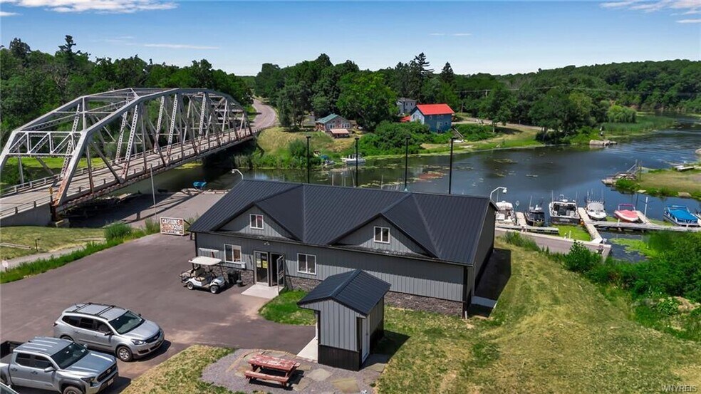 14339 Roosevelt Hwy, Waterport, NY à vendre - Photo du bâtiment - Image 3 de 49