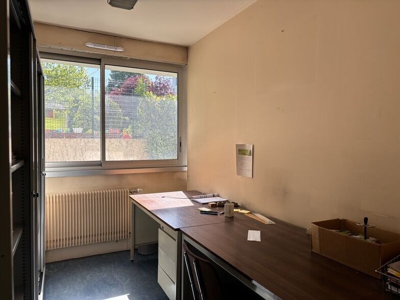 Office in Lyon for sale - Interior Photo - Image 2 of 9