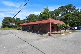 9302 Highway 6, Hitchcock, TX for lease Building Photo- Image 1 of 34