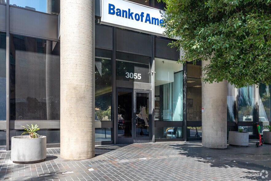 3055 Wilshire Blvd, Los Angeles, CA à louer - Photo du bâtiment - Image 3 de 5