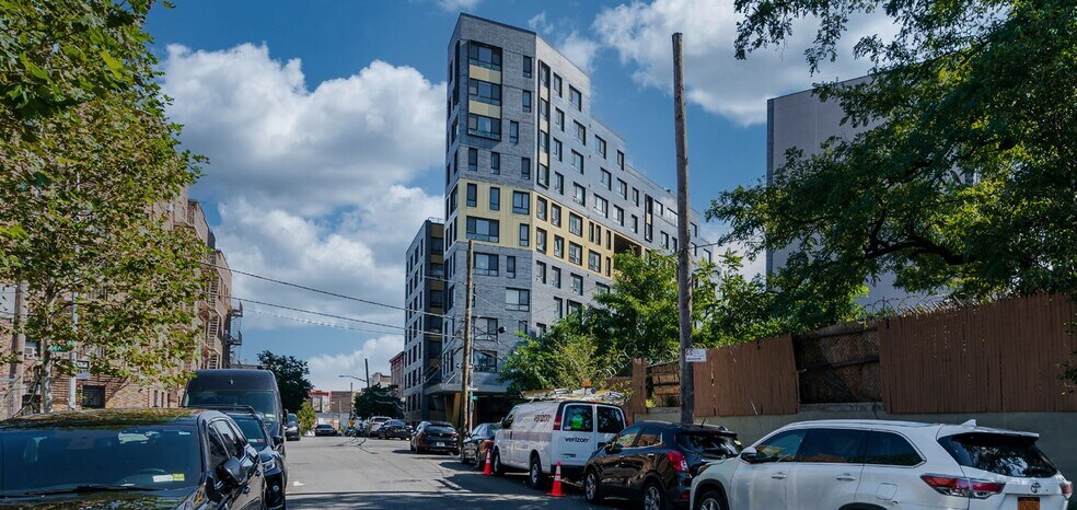 860, 868 & 870 East 147th Street portefeuille de 3 propriétés à vendre sur LoopNet.ca - Photo du bâtiment - Image 3 de 6
