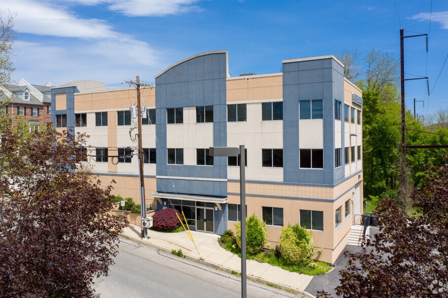 401 E Elm St, Conshohocken, PA à louer - Photo du bâtiment - Image 2 de 5