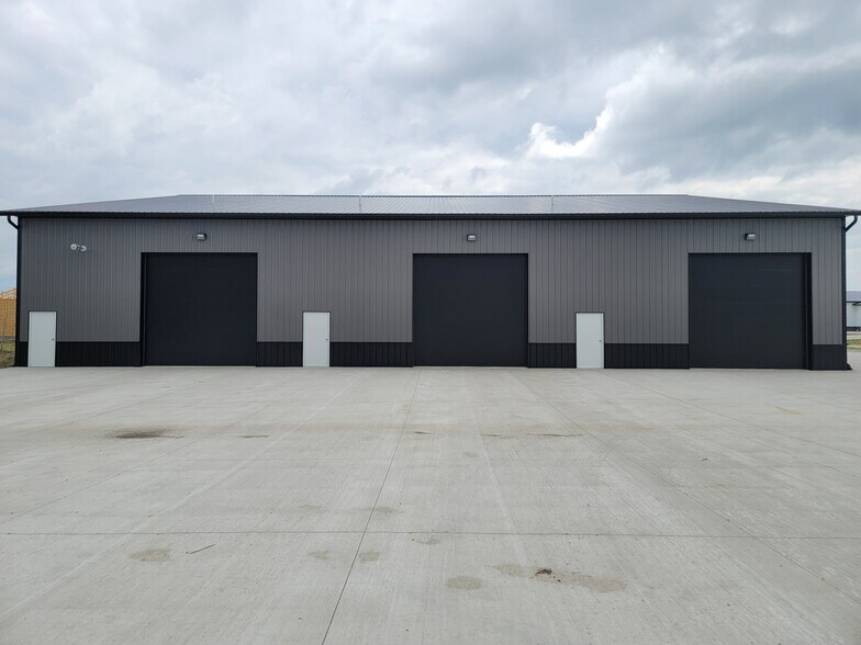 401 Snyder Drive- Building. A, Huxley, IA à vendre - Photo du bâtiment - Image 1 de 12