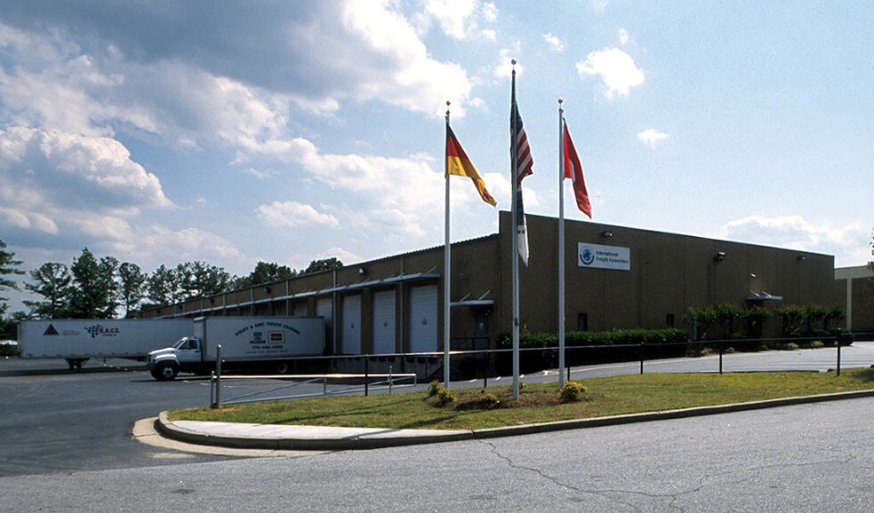 452 Plaza Dr, Atlanta, GA à louer - Photo du bâtiment - Image 3 de 4