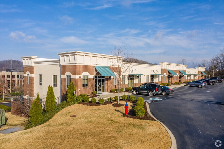 212 Overlook Cir, Brentwood, TN for sale - Building Photo - Image 3 of 21