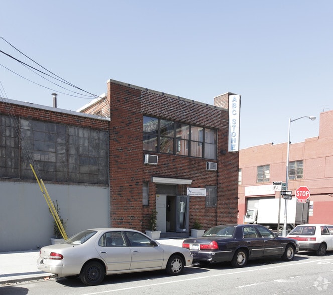234 Banker St, Brooklyn, NY à vendre - Photo du bâtiment - Image 2 de 2