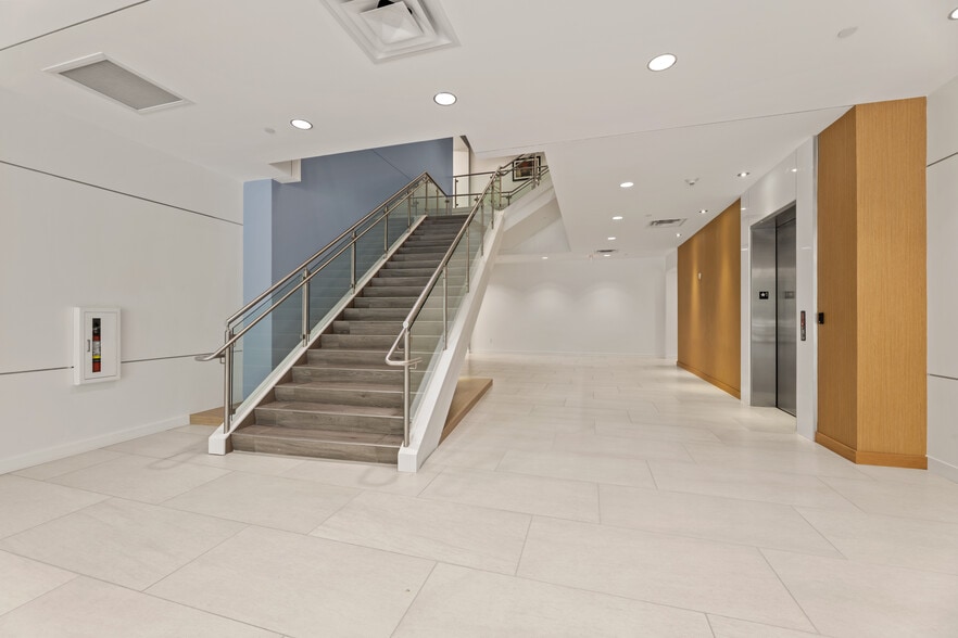 Regent Center I & II portfolio of 2 properties for sale on LoopNet.ca - Building Photo - Image 2 of 5