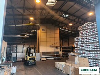 Plus de détails pour Local d'activités à louer